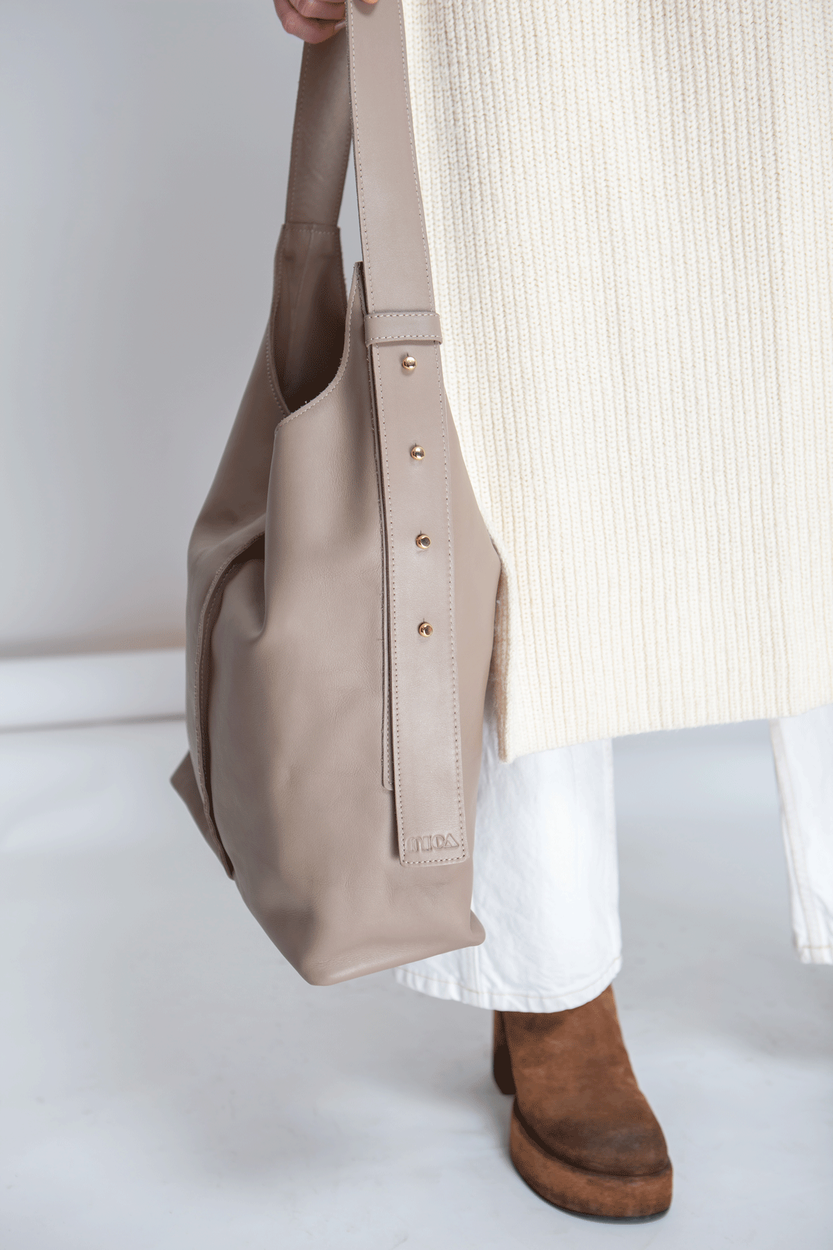 CARLA Hobo Bag Macadamia