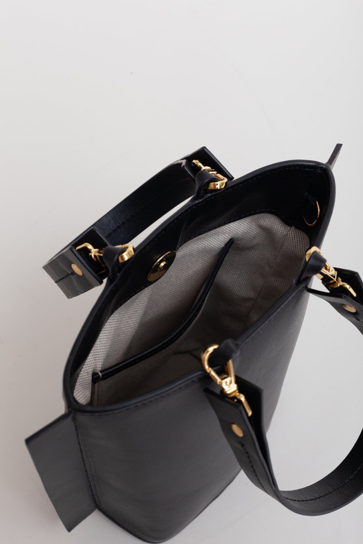 CARLETTIS Handbag Black