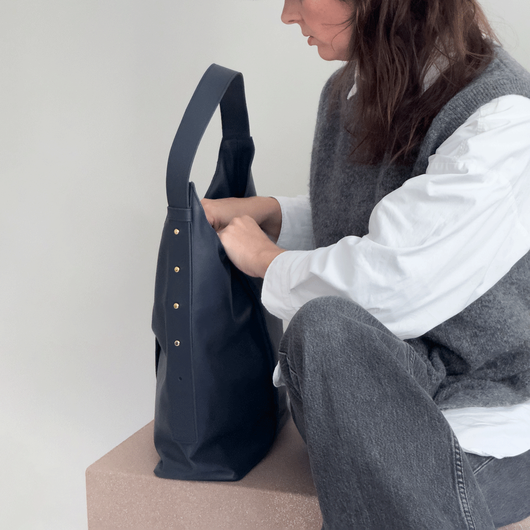 CARLA Hobo Bag Cosmo Blue