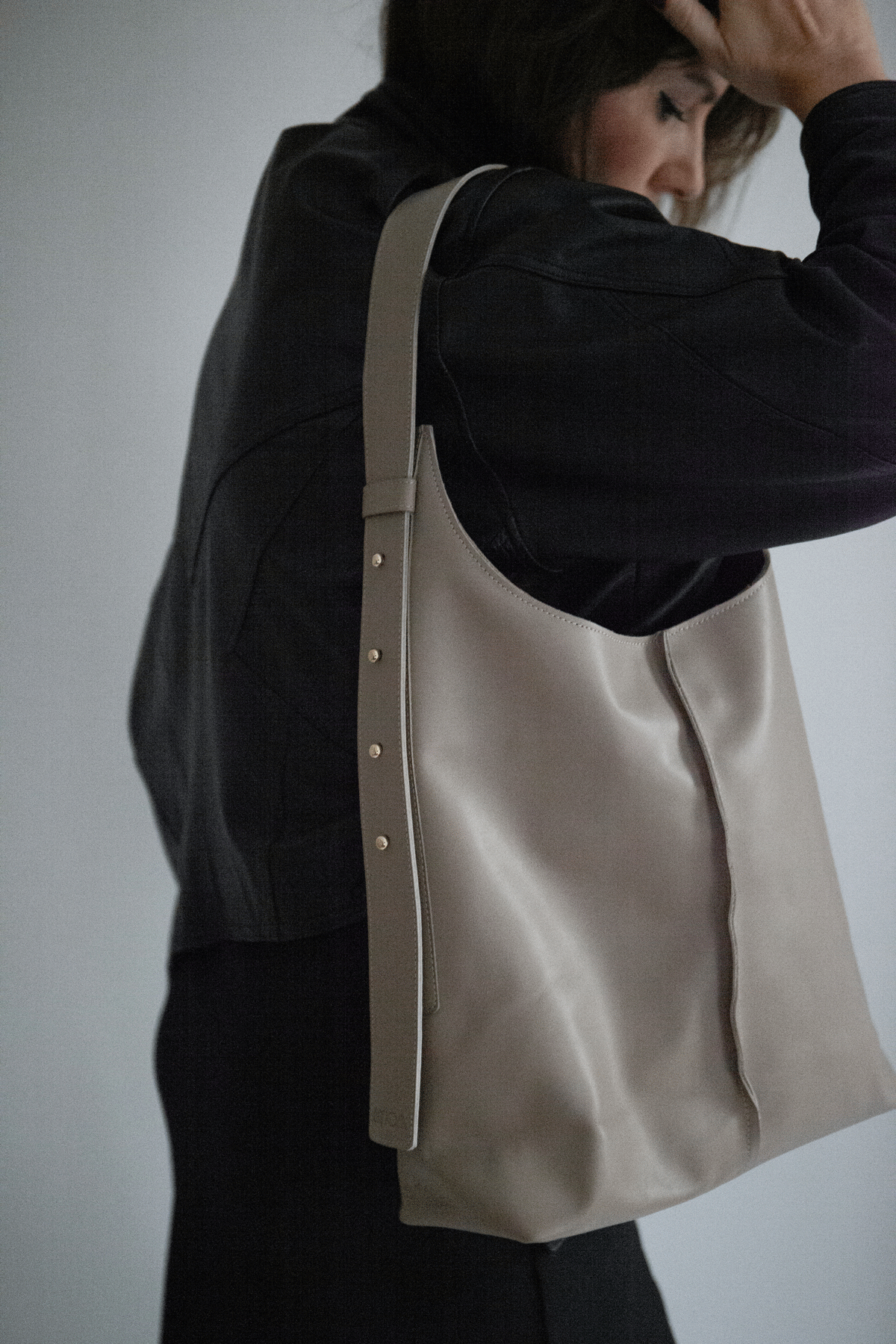 CARLA Hobo Bag Macadamia